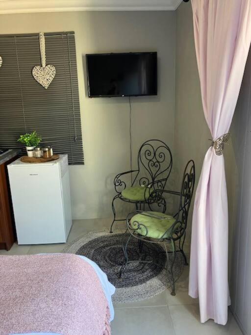 Stellies Accommodation - Room 2 Keetmanshoop Esterno foto