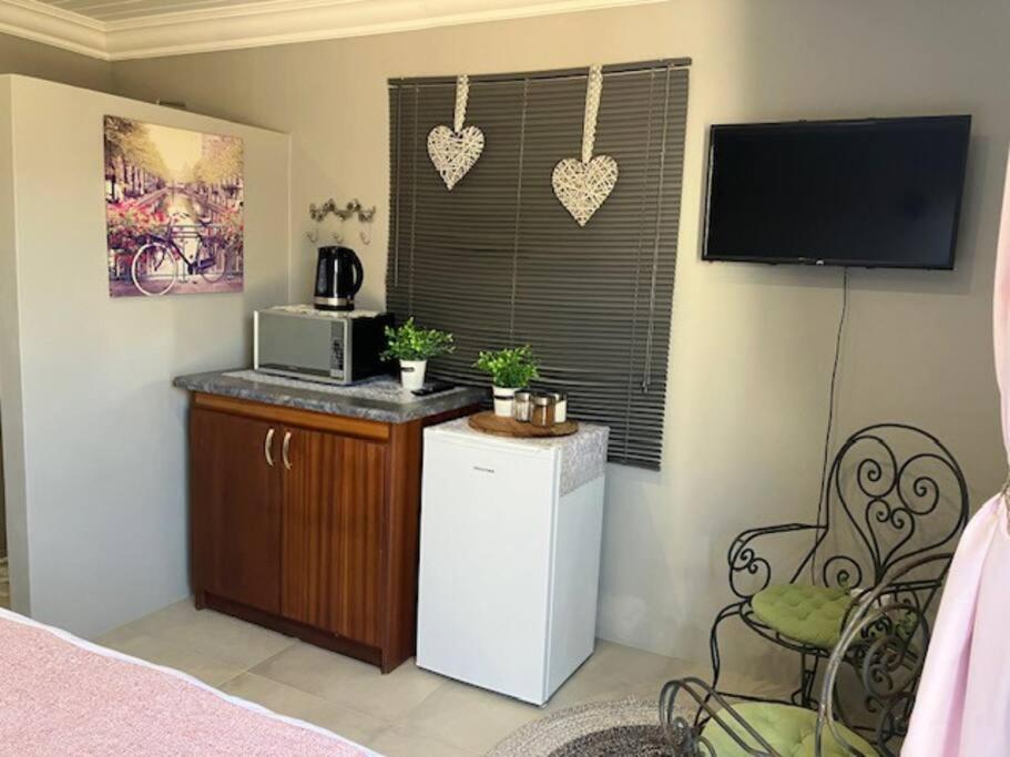 Stellies Accommodation - Room 2 Keetmanshoop Esterno foto