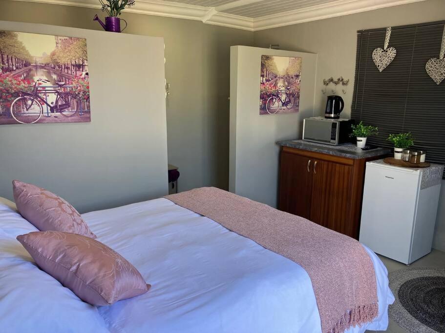 Stellies Accommodation - Room 2 Keetmanshoop Esterno foto