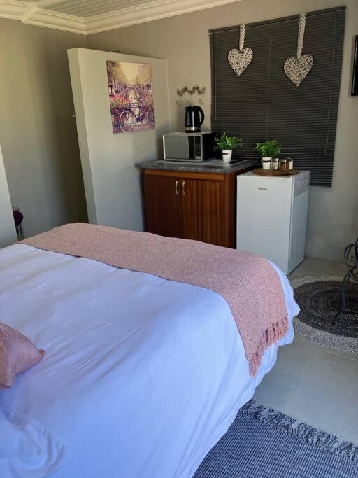Stellies Accommodation - Room 2 Keetmanshoop Esterno foto